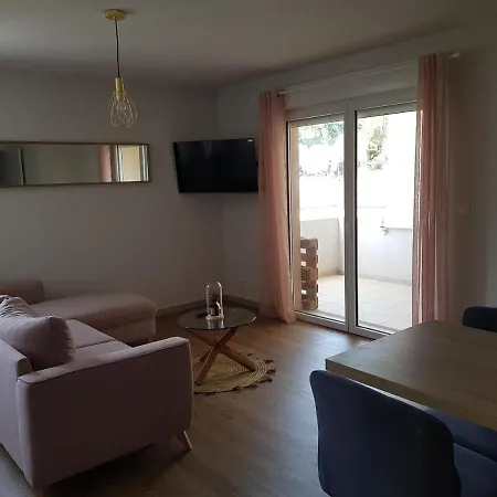 T2 De 47m2 Dans Calme. * Ajaccio (Corsica)
